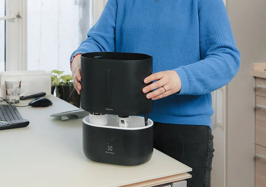 Через неделю пришлось добавить второй увлажнитель — Electrolux. Мария поставила его в противоположном углу комнаты