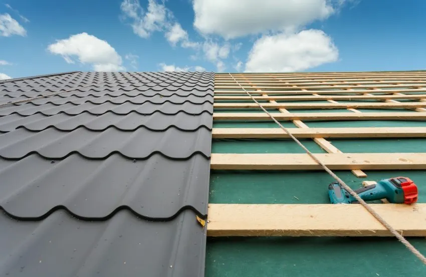 Монтаж односкатной крыши из металлочерепицы