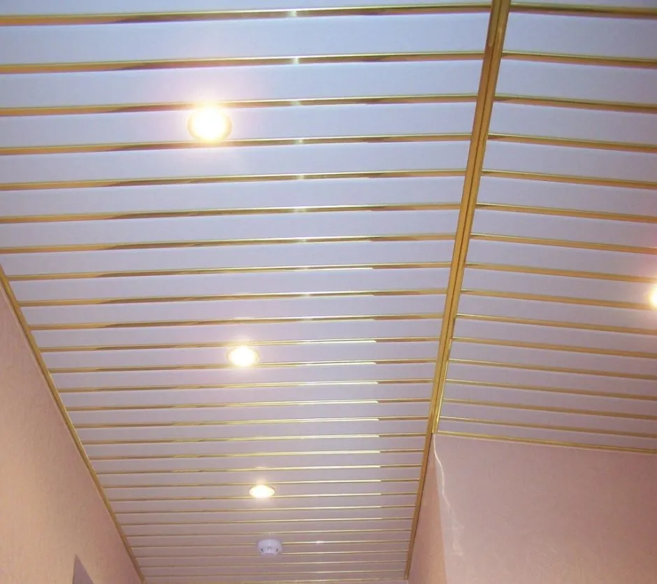 Потолок реечный алюминиевый типа «Грильятто»